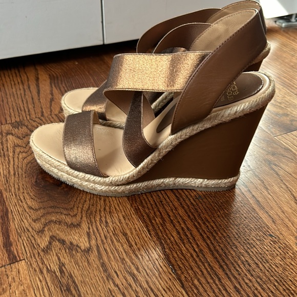 Andre Assous Strap Wedge Sandals Bronze Brown New without Tags - Picture 3 of 4